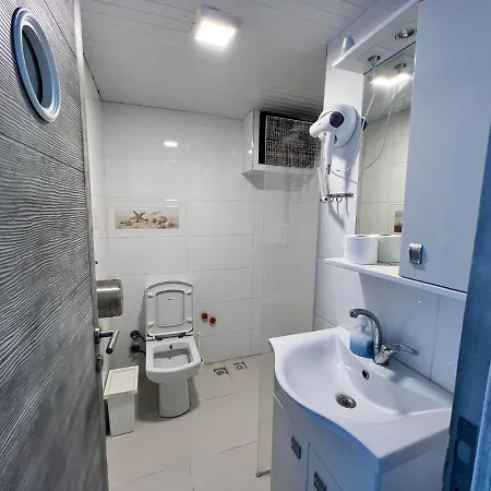 Giritli Meyhanesi & Butik Hotel Karaburun (Izmir)