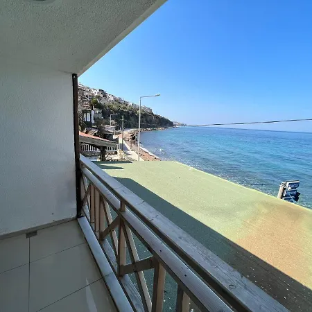 Giritli Meyhanesi & Butik Karaburun (Izmir)