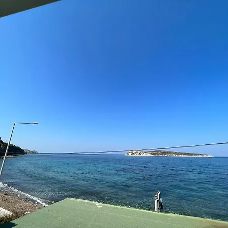 Giritli Meyhanesi & Butik Karaburun (Izmir)