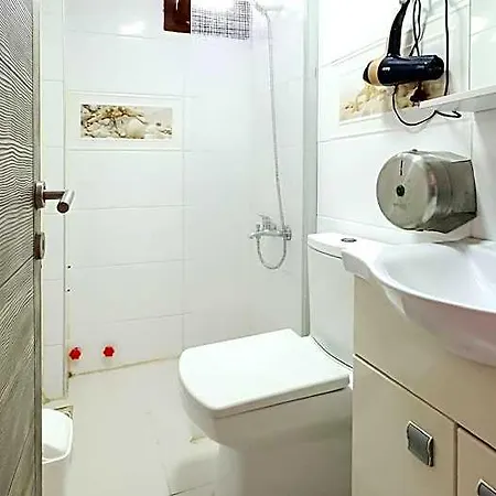 Giritli Meyhanesi & Butik Karaburun (Izmir)