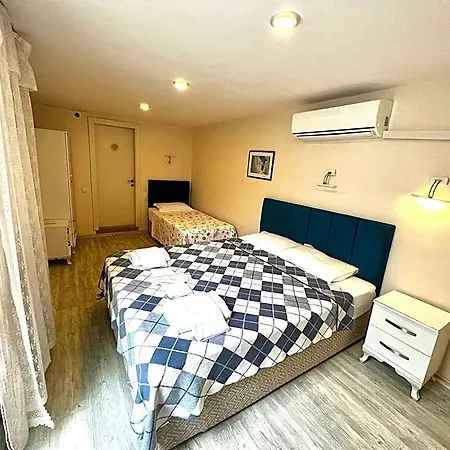 Giritli Meyhanesi & Butik Hotel Karaburun (Izmir)