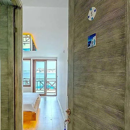 Giritli Meyhanesi & Butik Hotel Karaburun (Izmir)