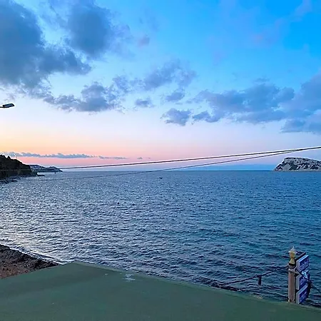 Giritli Meyhanesi & Butik Karaburun (Izmir)