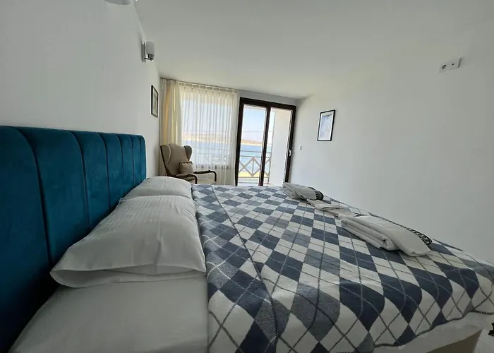 Giritli Meyhanesi & Butik Hotel Karaburun (Izmir)