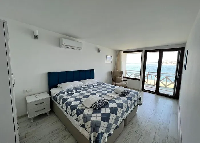 Giritli Meyhanesi & Butik Hotel Karaburun (Izmir)