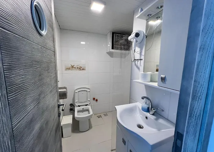 Giritli Meyhanesi & Butik Hotel Karaburun (Izmir)