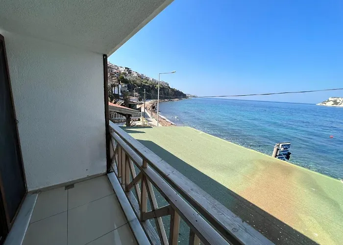 Giritli Meyhanesi & Butik Karaburun (Izmir)