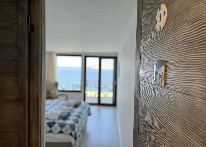 Giritli Meyhanesi & Butik Hotel Karaburun (Izmir)